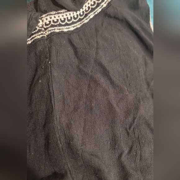 American Eagle set / black , crop and Shorts, embroidered , size small. - Picture 5 of 8